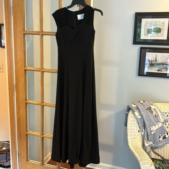 Like new black full length performance gown for orchestra etc size 2 - Picture 1 of 7